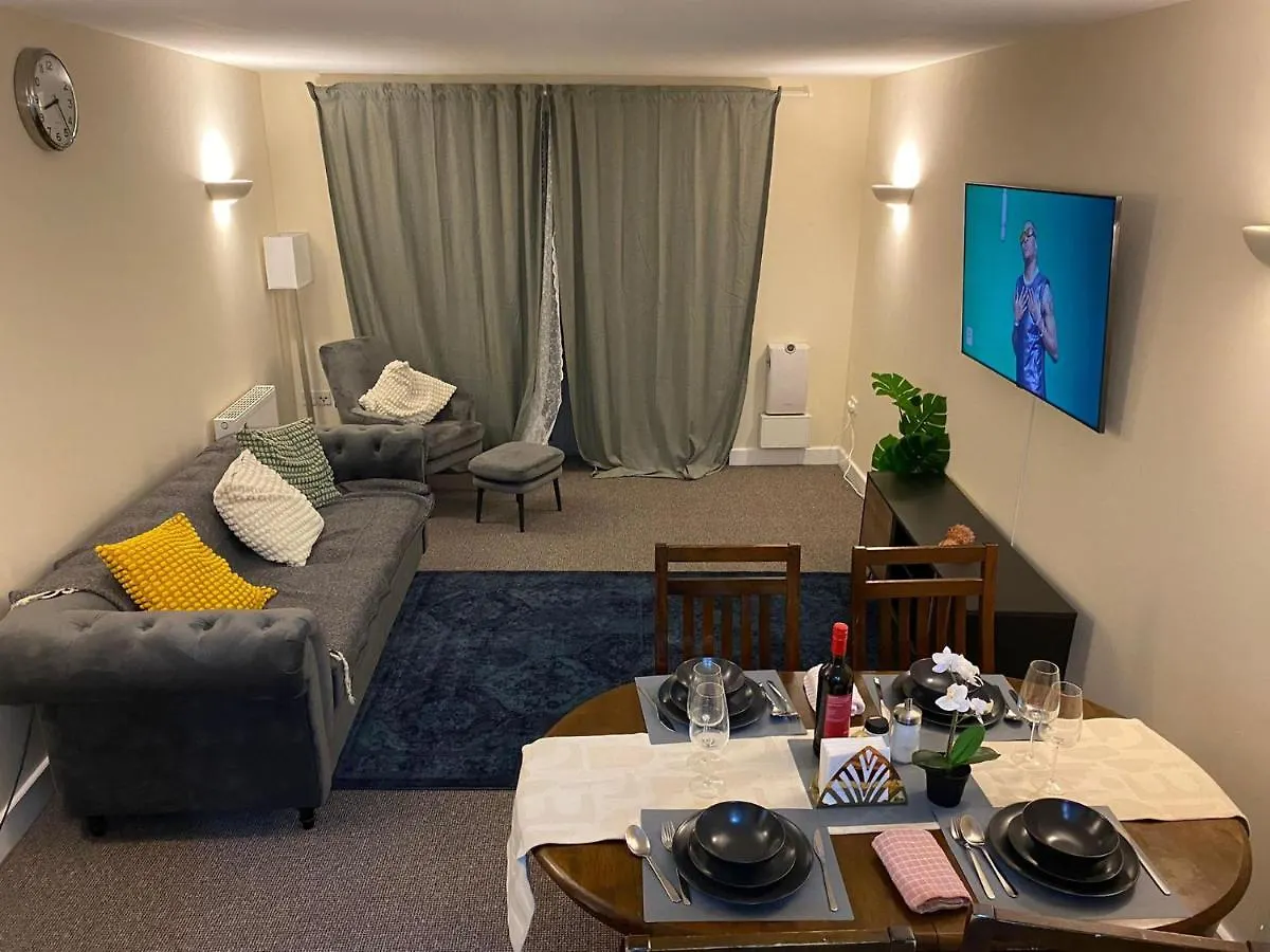 Impeccable 2-Bed Apartment In London