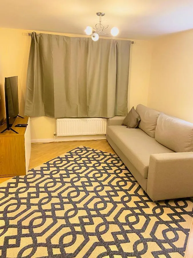 Impeccable 2-Bed Apartment In London