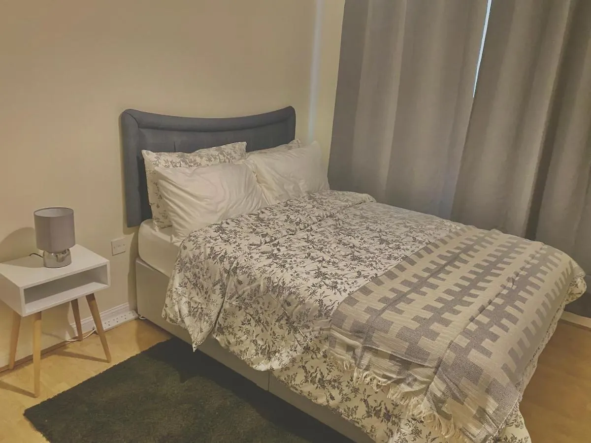 Impeccable 2-Bed Apartment In London
