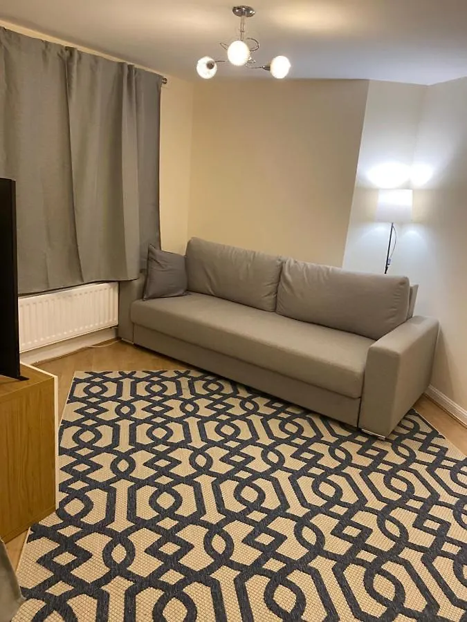 Impeccable 2-Bed Apartment In London