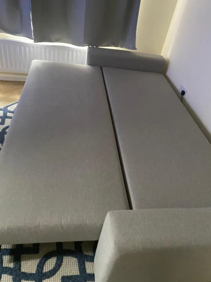 Impeccable 2-Bed Apartment In London 0*,