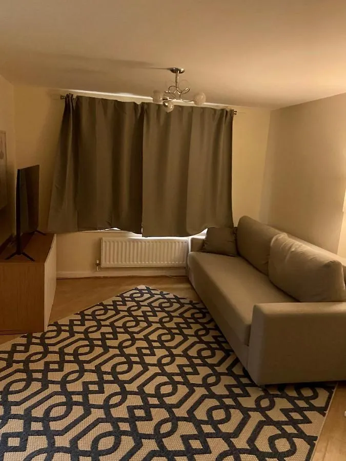 Impeccable 2-Bed Apartment In London