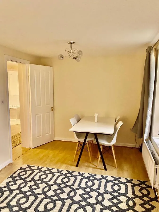 Impeccable 2-Bed Apartment In London