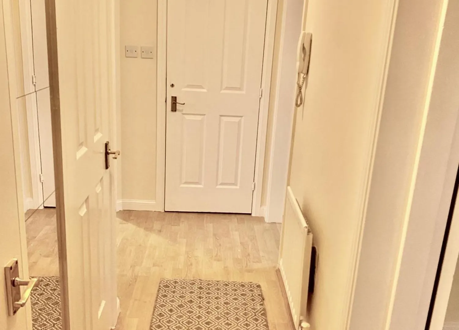 Impeccable 2-Bed Apartment In London 0*,